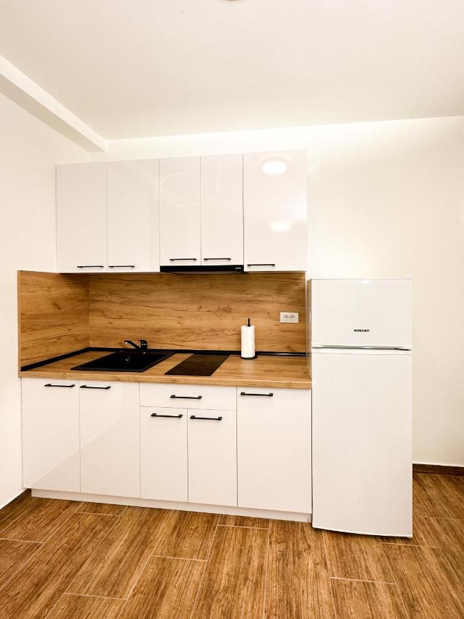 Kiko Apartmani Lux ซเรนยานิน ภายนอก รูปภาพ
