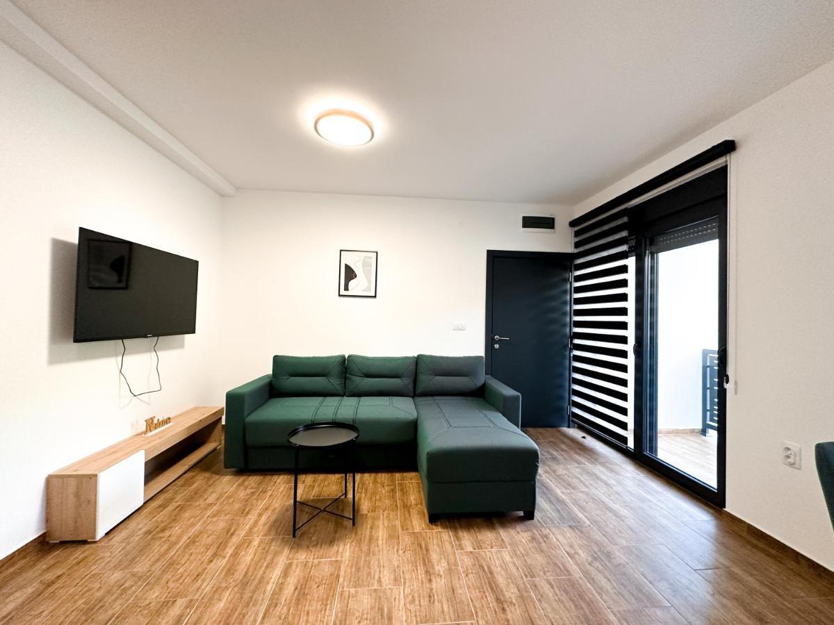 Kiko Apartmani Lux ซเรนยานิน ภายนอก รูปภาพ