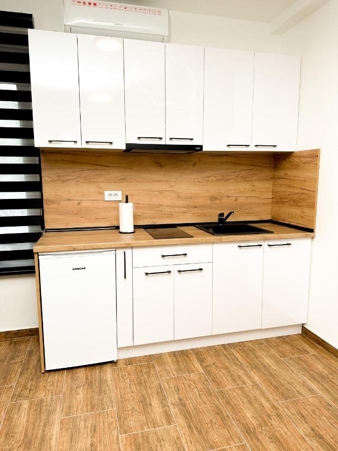 Kiko Apartmani Lux ซเรนยานิน ภายนอก รูปภาพ