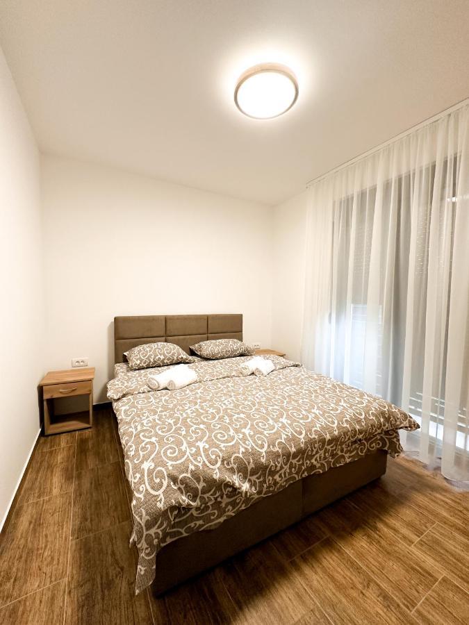 Kiko Apartmani Lux ซเรนยานิน ภายนอก รูปภาพ