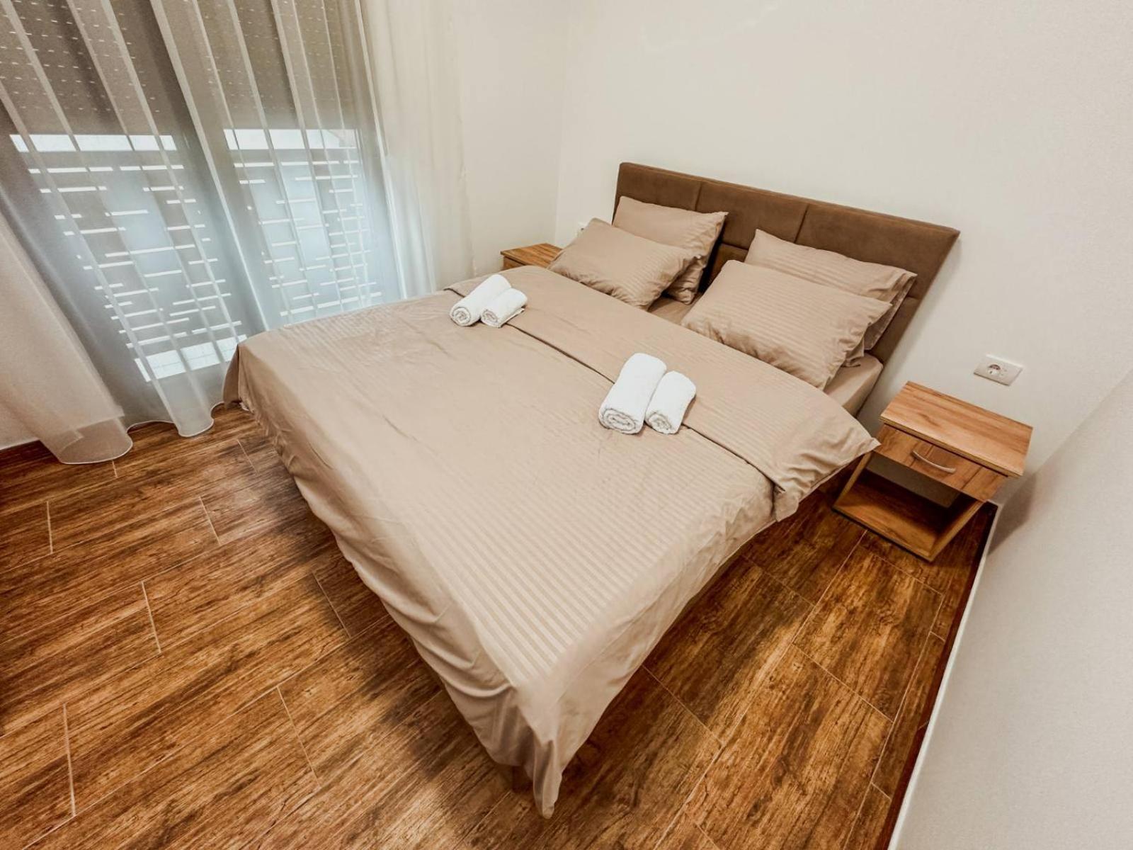 Kiko Apartmani Lux ซเรนยานิน ภายนอก รูปภาพ