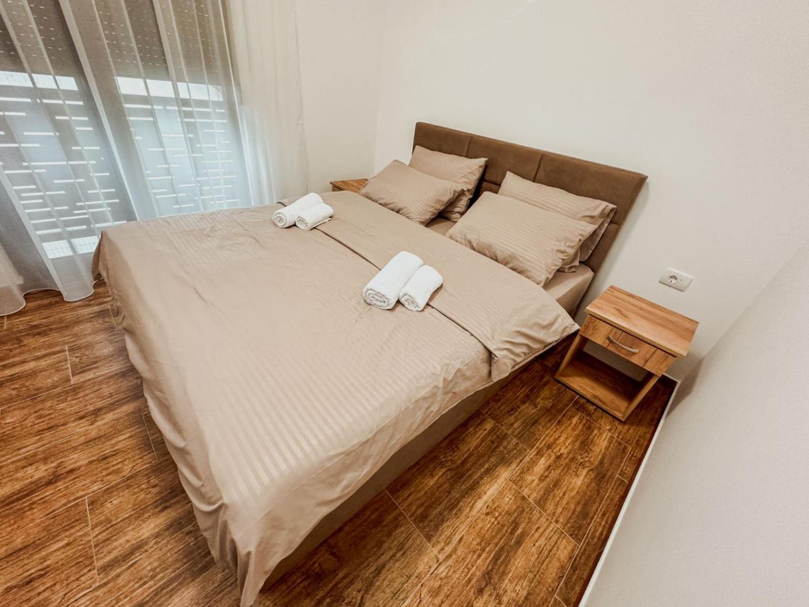 Kiko Apartmani Lux ซเรนยานิน ภายนอก รูปภาพ